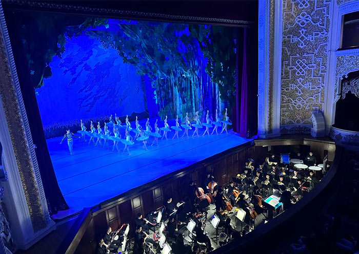 阿里舍尔·纳沃伊剧院 阿里舍尔·纳沃伊剧院