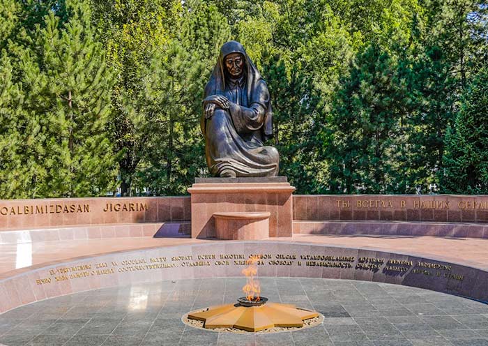 塔什干獨立廣場