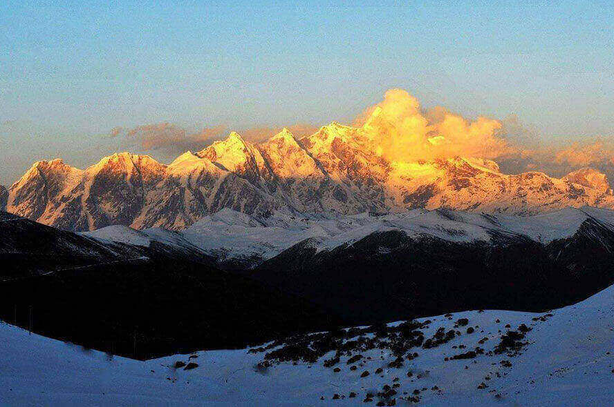西藏深度游拉萨-羊湖-日喀则-珠峰大本营-纳木错-林芝12日游