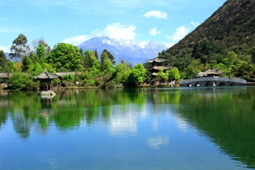 丽江-拉萨进藏航班