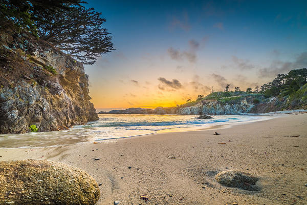 哥斯达尼亚到西藏旅游