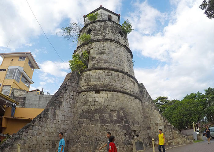 Campanario de la catedral: fue construido en 1800 y se dice que es la iglesia de piedra más antigua y la más antigua de la ciudad.