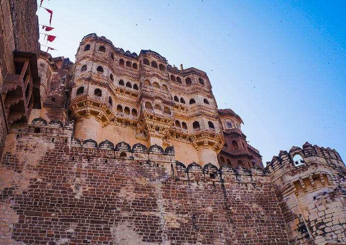 El Fuerte de Mehrangarh está situado en una colina de 150 m de alto, desde donde se puede ver la vista panorámica de Jodhpur.