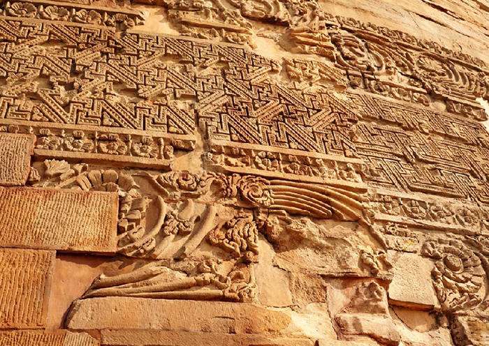 Sarnath (El parque de los ciervos) -El parque de los ciervos en Sarnath es donde Gautama Buddha enseñó el Dharma (doctrina de budismo) por primera vez.