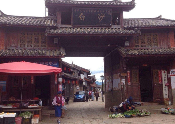 Day 2 The Baishi Village is probably the most authentic ancient village in the area, with its Dabaoji Palace and the Liuli Temple containing murals that were painted more than a thousand years ago in the various styles of Tibetan Buddhism, Confucianism and Taoism.
Day 2 The Baishi Village is probably the most authentic ancient village in the area, with its Dabaoji Palace and the Liuli Temple containing murals that were painted more than a thousand years ago in the various styles of Tibetan Buddhism, Confucianism and Taoism.