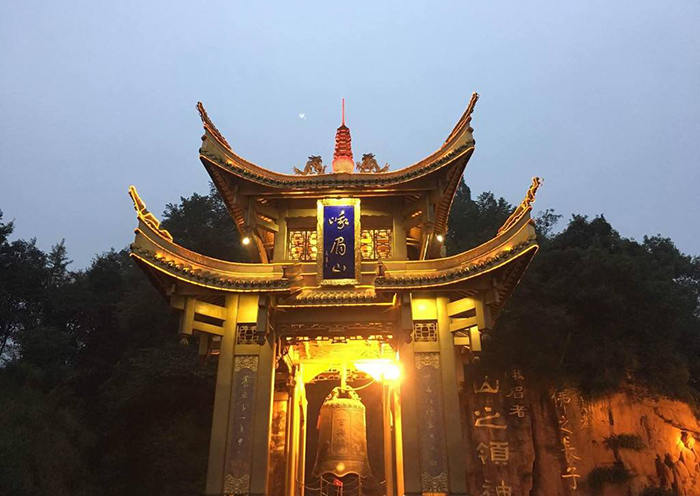 El templo Baoguo se encuentra al pie del monte Emei.