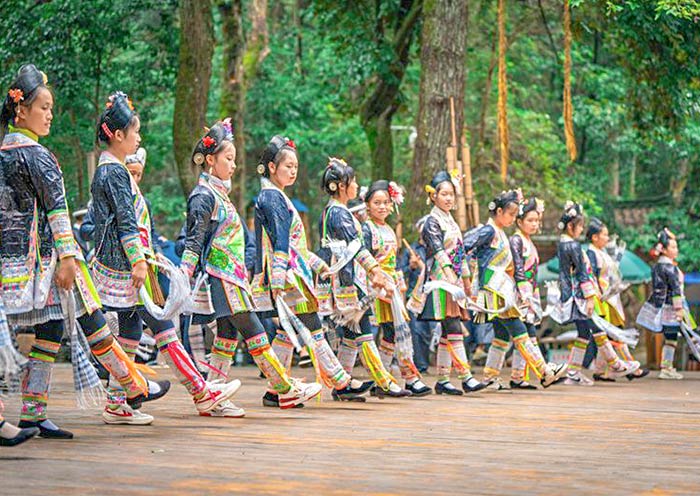 滇黔风华 | 云南+贵州全景民族文化12日游(丽江古城+纳西文化+黄果树瀑布+苗侗村落)