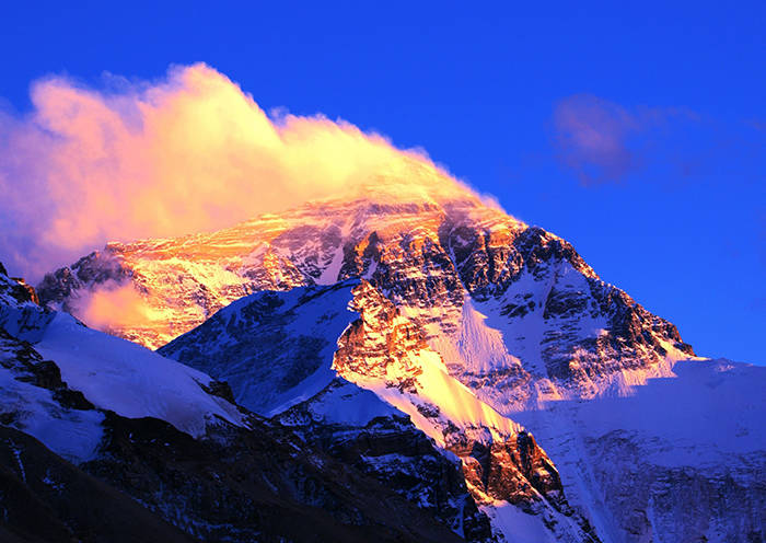 Day 8 The top part of the Mount Everest is always covered by snow all the year round, and when the sun shines on the mountain, the peak is like a giant white pyramid, which is one of the most famous sceneries of Mount Everest.
  Day 8 The top part of the Mount Everest is always covered by snow all the year round, and when the sun shines on the mountain, the peak is like a giant white pyramid, which is one of the most famous sceneries of Mount Everest.