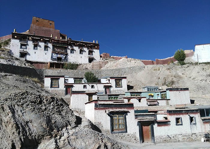 Day 6 The Gyantse Kumbum is commissioned by a Gyantse prince in 1427, the 35m-high chörten, with its white layers trimmed with decorative stripes and its crown-like golden dome, is awe-inspiring.
 Day 6 The Gyantse Kumbum is commissioned by a Gyantse prince in 1427, the 35m-high chörten, with its white layers trimmed with decorative stripes and its crown-like golden dome, is awe-inspiring.