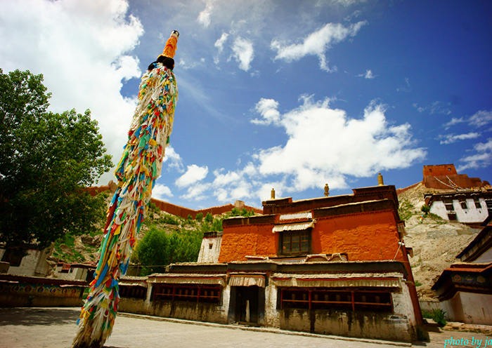 Day 4  The mysterious Palcho Monastery (altitude: 4,040m). The monks and tradition of three important sects of Tibetan Buddhism - Sakyapa, Zhalupa and Gelukpa, peacefully coexist in this monastery. 
 Day 4  The mysterious Palcho Monastery (altitude: 4,040m). The monks and tradition of three important sects of Tibetan Buddhism - Sakyapa, Zhalupa and Gelukpa, peacefully coexist in this monastery.