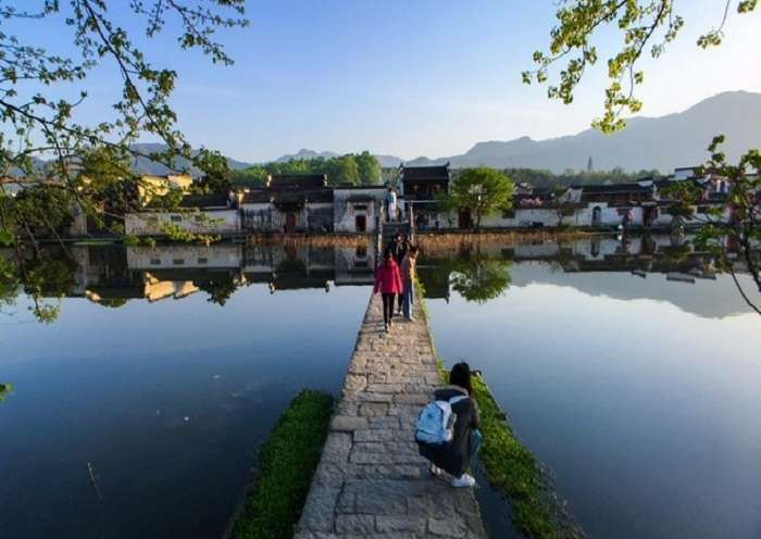 Hongcun es un pueblo antiguo, el mejor ejemplo de arquitectura de estilo típico de Anhui.