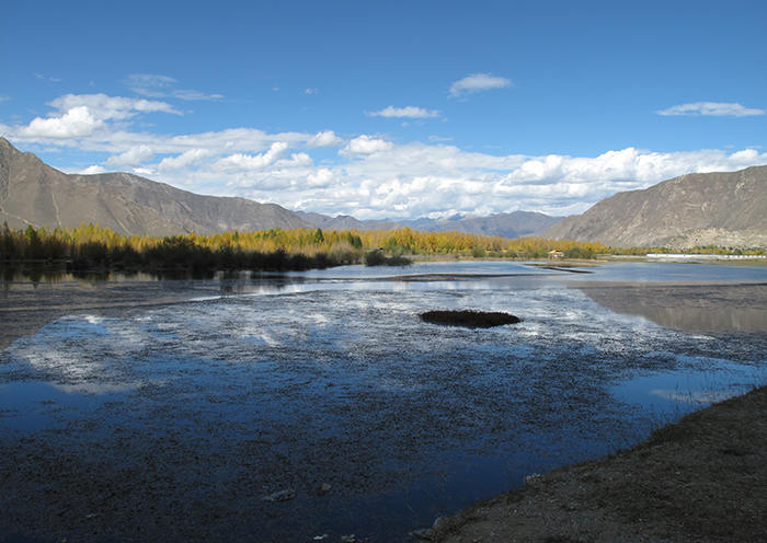 雅鲁藏布江河谷