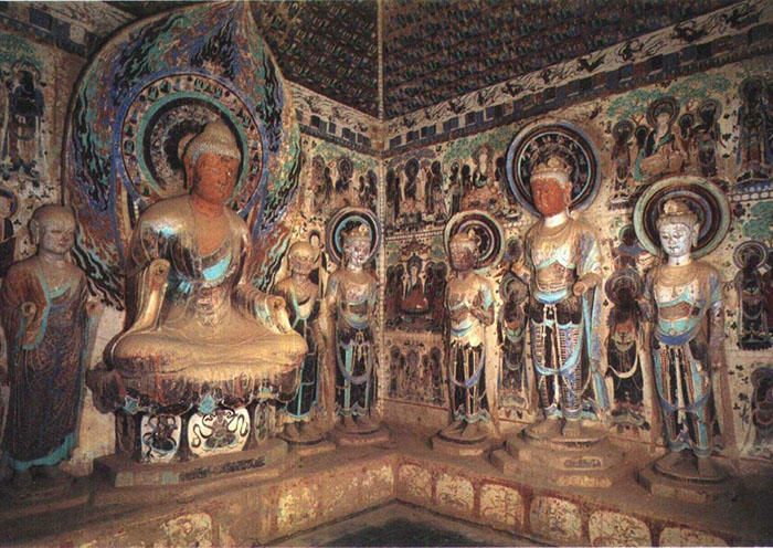 Bienvenido a Dunhuang, un centro turístico famoso por su paisaje desértico y grutas budistas.