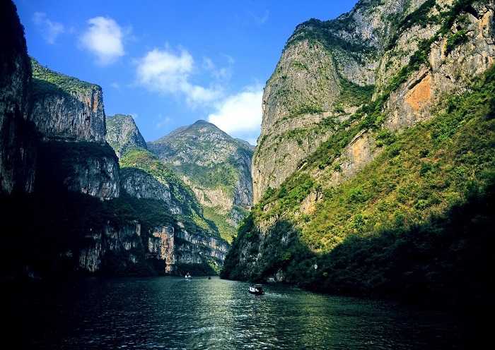Hacer un crucero por el río Yangtze es una excelente manera de relajarse y aprender sobre la historia y la cultura china.