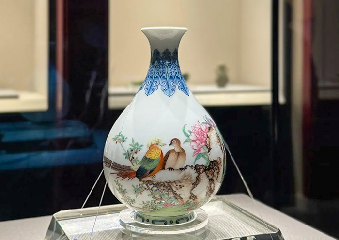 天津博物馆乾隆珐琅彩玉壶春瓶 天津博物馆乾隆珐琅彩玉壶春瓶