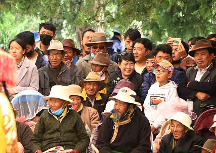 Day7-You can go to see Local Tibetan Market in Shigatse today.
 Day7-You can go to see Local Tibetan Market in Shigatse today.