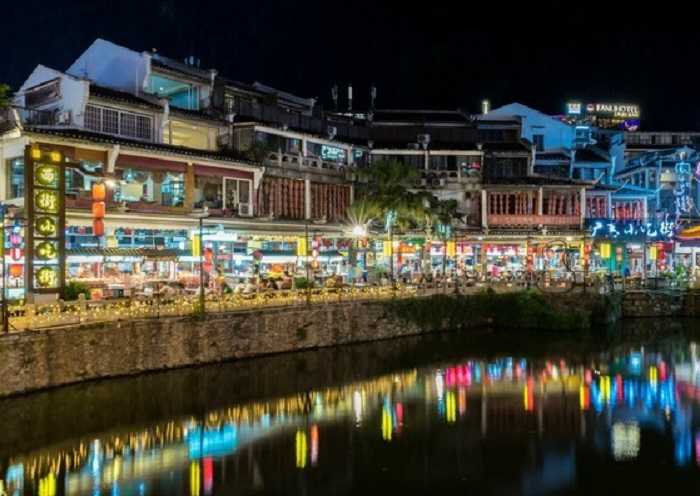 Con una historia de más de 1400 años, la calle es la zona más próspera de Yangshuo.