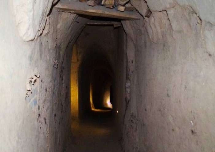 No se sabe el momento de la construcción y el propietario inicial del antiguo castillo de Zhangbi.