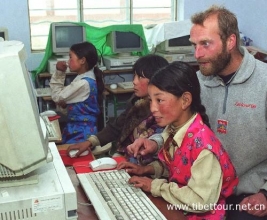 藏区农村地区进来了外国西席支教