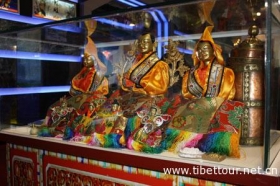 藏族武艺文博会展绝活 藏族同胞热情好客