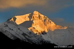 今年前10月珠峰旅游接待超7万多人次