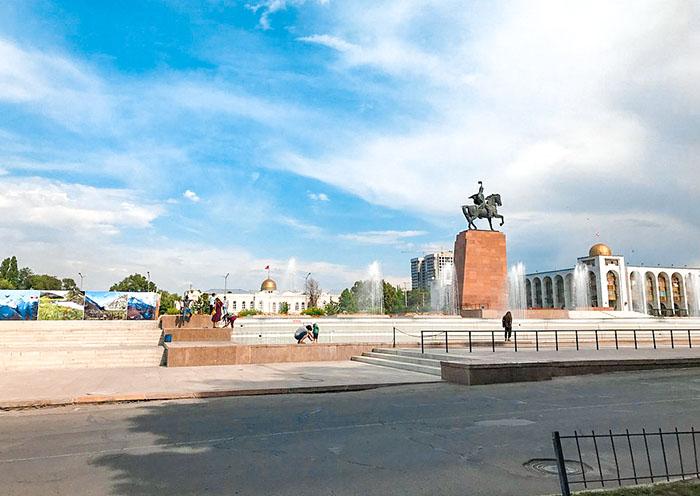 比什凯克阿拉套广场