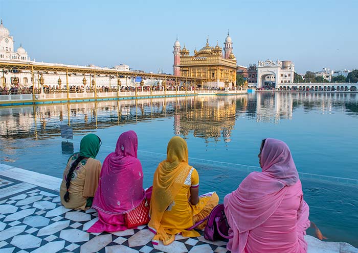 金廟聖池邊朝聖者