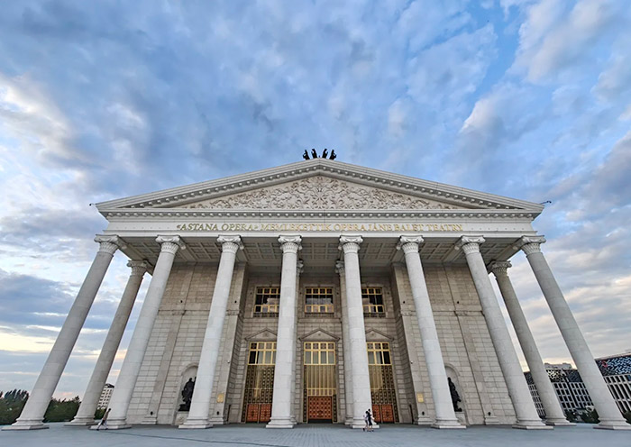 阿斯塔纳歌剧院