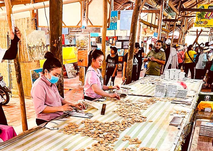 在槟椥参观椰子加工厂