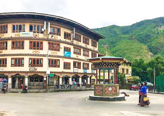 不丹廷布街景：傳統建築與山穀日常