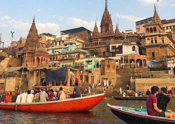 達薩瓦梅朵河壇船景
