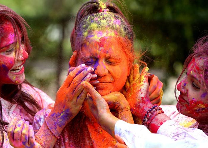 印度灑紅節色彩狂歡