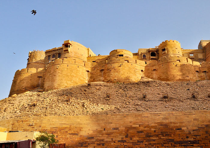 賈沙梅爾城堡的砂岩城牆