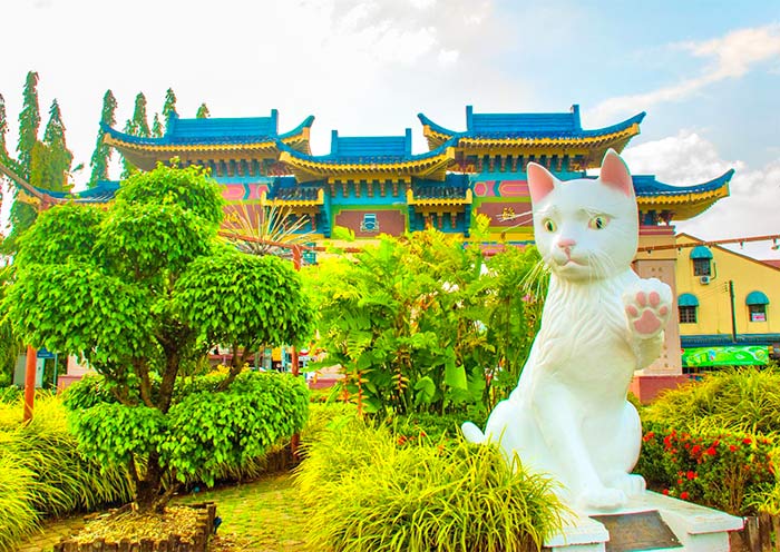 古晋猫雕像