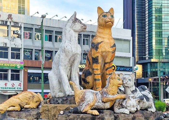 古晋猫雕像