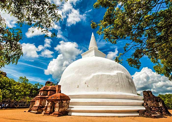 波隆纳鲁沃-奇里维哈拉佛塔