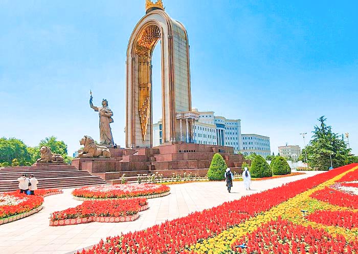 伊斯梅尔·索莫尼雕像