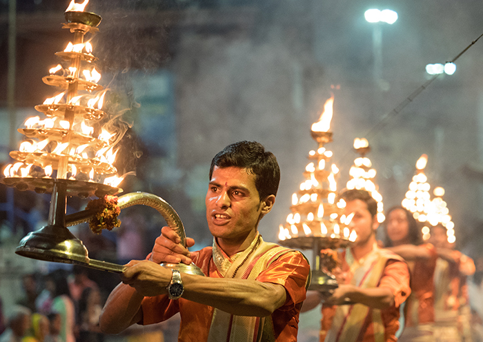 恒河夜祭祭司祈福