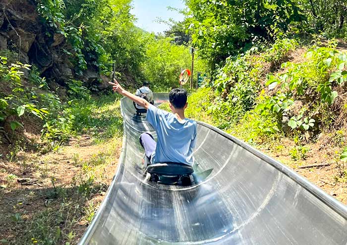 慕田峪长城雪橇滑道