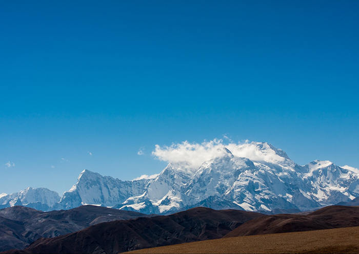 Day 13 Today, we will climb over two soaring mountain passes, one is the Nangma-la pass(5344m), the highest pass of entire trek, and the  other nameless one is above 5000m. Passing deep-blue Latsetso Lake, we will get to Lhundupling Village.