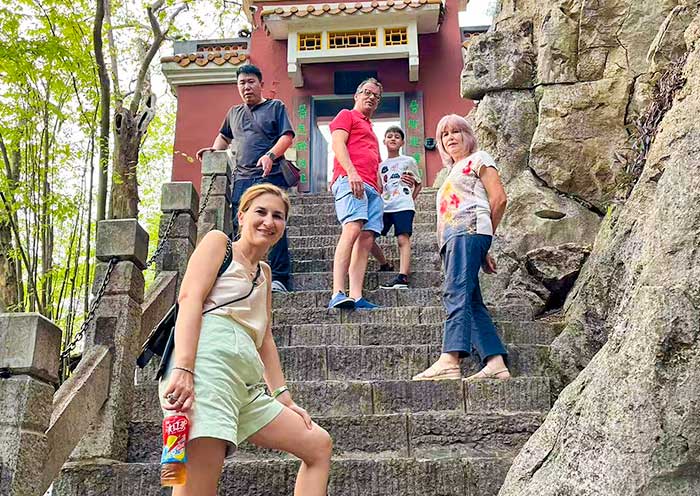 奥德赛在重庆旅游的游客