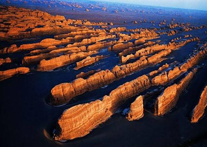 8-Day Xining Zhangye National Geopark Badain Jaran Desert Tour
