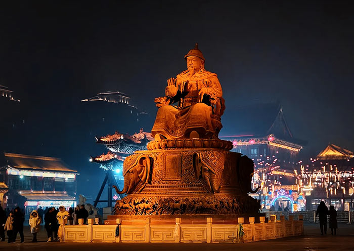 夜幕下的大召广场