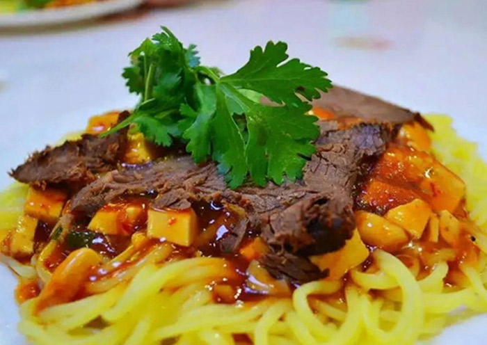 甘肃敦煌美食-驴肉黄面