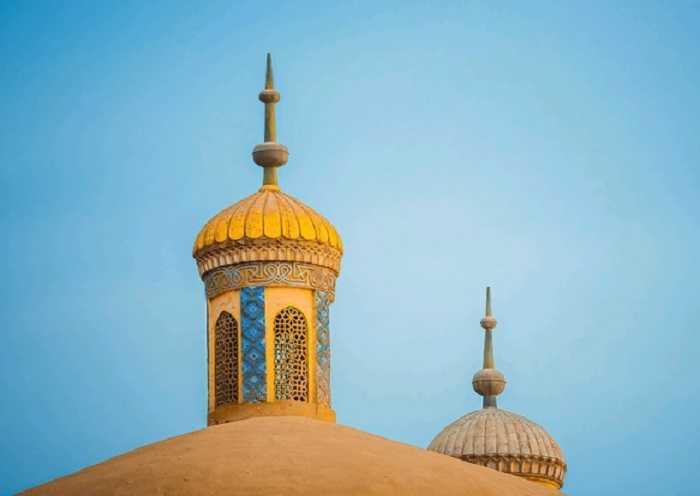La mezquita Etihad es un templo estilo patio.

