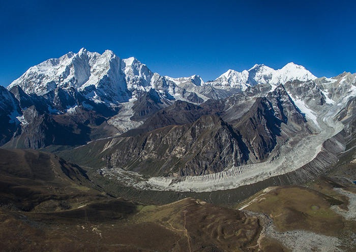 Day 9 The Badang, where the Ega prairie situated,a looming gorge and glaciers start to take shape on your right side.

