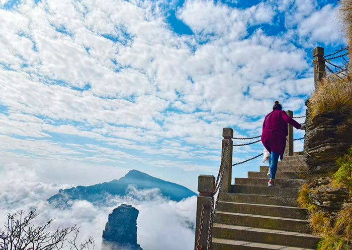 梵净山陡峭的徒步路段