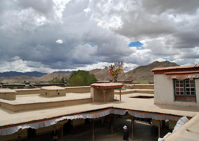 Day 4  The mysterious Palcho Monastery. The monks and tradition of three important sects of Tibetan Buddhism - Sakyapa, Zhalupa and Gelukpa, peacefully coexist in this monastery. 
