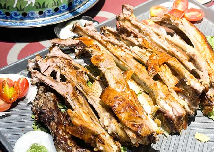 内蒙古美食-烤羊排