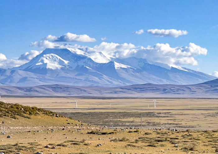 冈仁波齐转山远眺纳木那尼峰